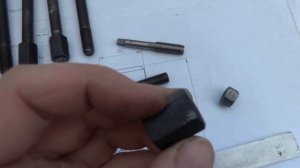 Как сделать  самодельные шпильки крепления ГБЦ 21083 вместо заводских болтов .