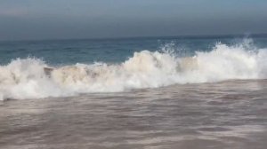 волны индийского океана пляж Коггала.