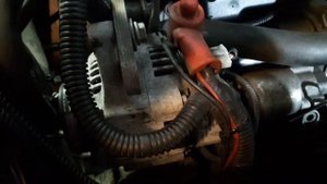 как должен быть натянут ремень генератора на Ligier ixo