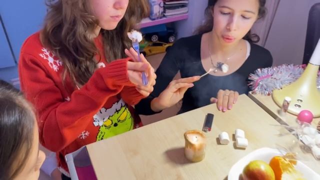 VLOG 31 декабря ПРАЗДНУЕМ НОВЫЙ ГОД 2021 / ПЕРВЫЕ ПОДАРКИ НА НОВЫЙ ГОД смотреть онлайн