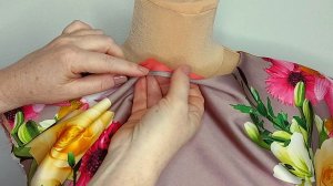 Горловину с подкладкой на тонкой ткани усиливаю и обрабатываю так, чтобы она чётко держала форму