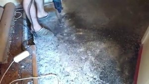 Снятие битума на полу в хрущевке
