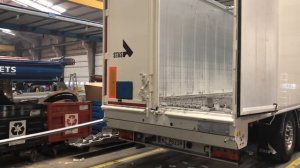 Замена планок подвижного пола на щеповозе STAS