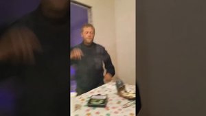 научи спать на стуле