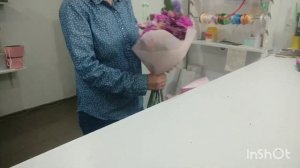 Букет с хризантемой, альстромерии и гвоздикой.