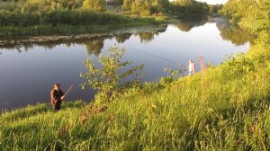 Рыбаки на реке Теза селе Холуй Ивановской области