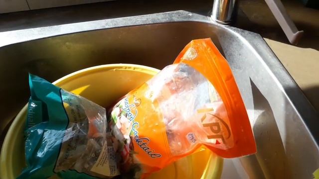 Готовлю вкусный салат!?Ответ про мою работу!❤Сандрины художества!? смотреть онлайн