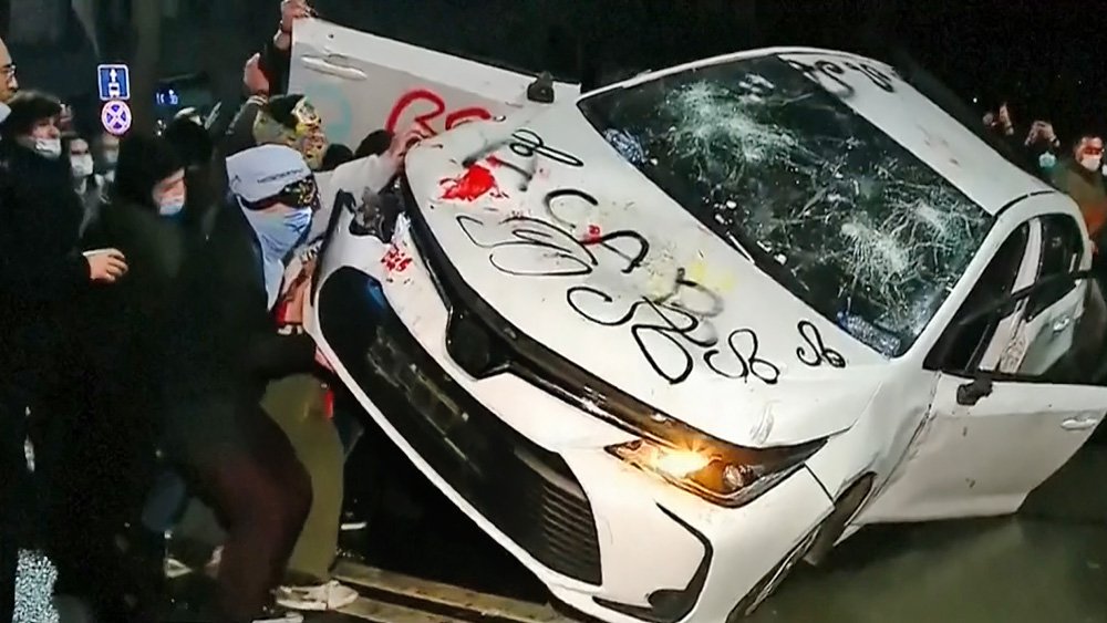 Массовые беспорядки в Грузии: что сейчас происходит в Тбилиси / События на ТВЦ