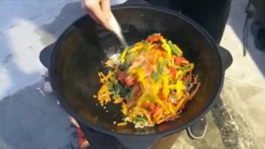 Лапша Удон с морепродуктами на казане