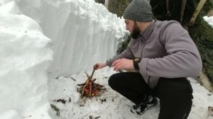 ОДИН НОЧЬЮ В ЛЕСУ | СТРОЮ в одиночку ХИЖИНУ В ЛЕСУ - Зимнее Укрытие ШАЛАШ, БУШКРАФТ, ВЫЖИВАНИЕ