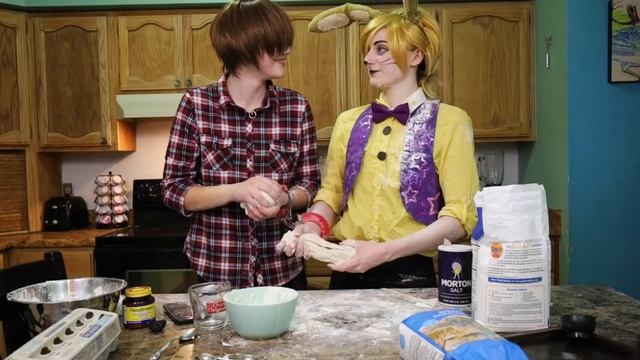 Two arch-enemies are forced to reconcile over pretzels... | Glitchtrap and Henry cosplays! смотреть онлайн