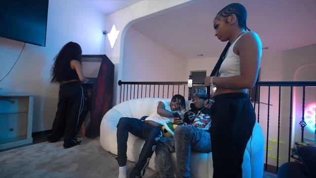 CALLING NIA & BENET ‘BOPS’ IN FRONT OF TJ смотреть онлайн