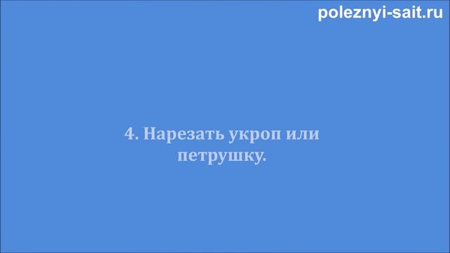 Простой весений салат с редиской, огурцом и яйцами