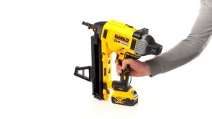 Аккумуляторный гвоздезабиватель DCN890P2 DeWALT