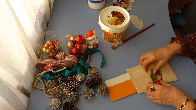 Новогодние весёлые мешочки. Декупаж салфеткой.