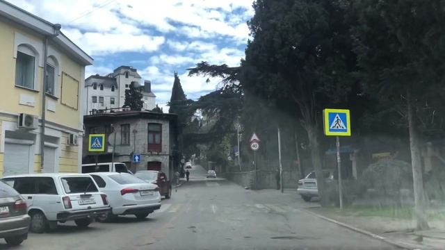 Ялта. От улиц Маршака, по Гоголя, Володарского до Сеченова. Апрель 2023. Крым. Crimea. Yalta. смотреть онлайн
