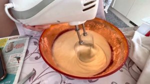 Настя готовит пирог папагай?