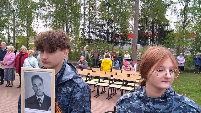 На день Победы в Великой Отечественной Войне возложение цветов к памятнику ? караул юноармейцев