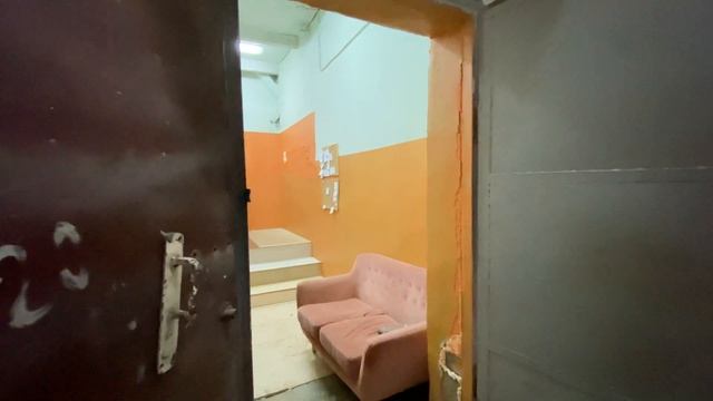 Обзор мебельной фабрики. Мастерская по перетяжке мебели.