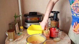 Шнековая соковыжималка из Китая ЖМЕТ НЕ ХУЖЕ БРЕнДОВ ! ;) Мультифруктовый сок.