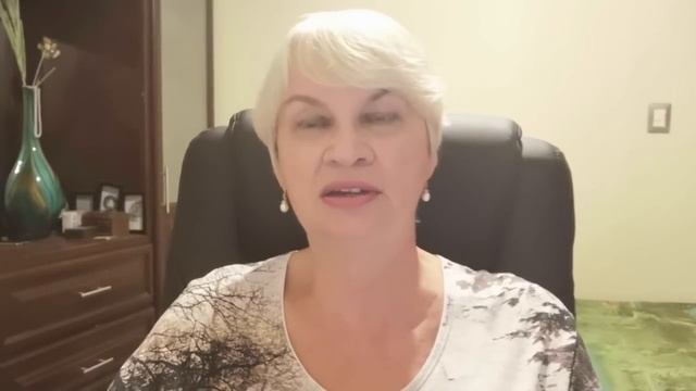 Даночку родили в Гонконге. Какое у нее гражданство? Мои истории - рассказы эмигрантки. Часть 52. смотреть онлайн