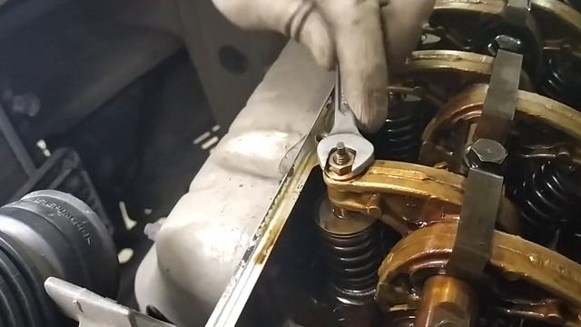 Renault. Регулировка клапанов.mp4 смотреть онлайн