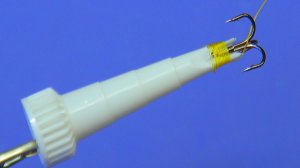 Как привязать крючок к леске видео. Помощник для рыбалки своими руками Самоделки для Рыбалки