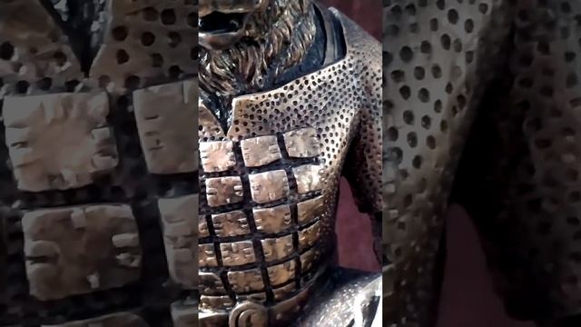 Скульптура медведя "Хозяин тайги". Материал гипс, тонированный под бронзу.