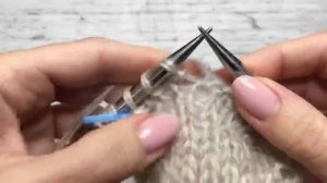 Оригинальный бактус спицами интересным узором. Нежный, уютный шейный платок