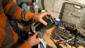 Mercedes Kompressor removal Eaton M62 supercharger maintenance bearings grase ,oil change, compreso