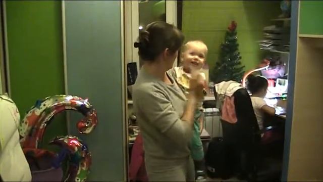 малыш и мама танцуют смотреть онлайн