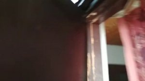 Двери с тонким металлом.  Вырвалось петли.  Ремонту не подлежат.