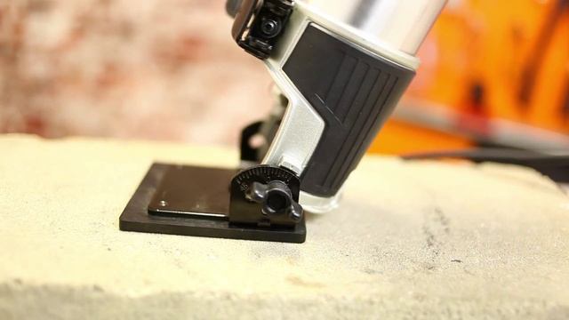 Кромочный фрезер 710 Вт MAKITA RT0700CX2 смотреть онлайн