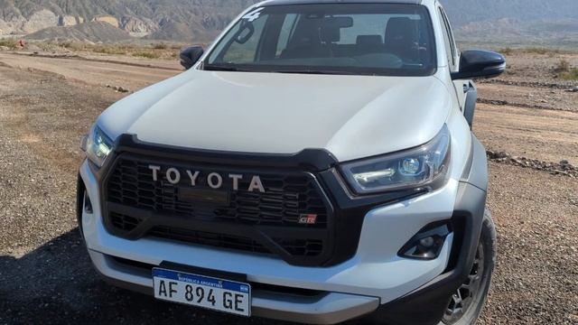 Así es la nueva Toyota Hilux GR Sport 2023 смотреть онлайн