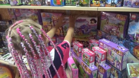 Алиса на РАЗВИВАЮЩЕМ занятии !!! Новые игрушки Алисы Мими Лиссы Entertainment for kids