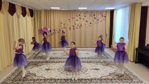 Танец "Танцующие мысли", Хореографическая группа "Искорки" Муз. руководитель: Рябиченко Е. Г #ктк