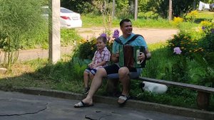 Гармонь играет в селе Спасское Нижегородской области