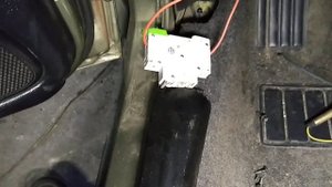 дэу сенс устанавливаю переключатель дворников с паузой перегорает предохранитель на свет в салоне F