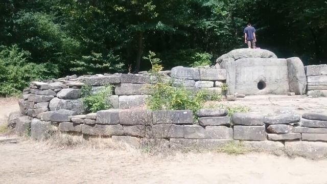 Уникальная встреча с ученым В. Рыбниковым на дольменах в Геленджике смотреть онлайн