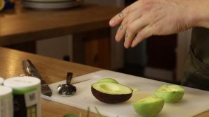 Салат с мидиями, авокадо и грейпфрутом