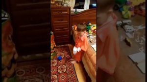 Мальчик батюшка читает молитву