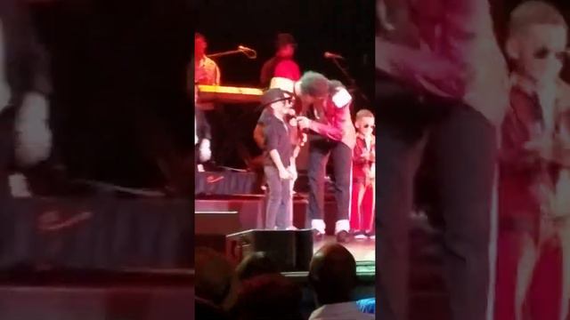 Troy Sanders Mj live kcmo смотреть онлайн