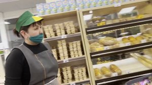 БОРЗЫЙ ОХРАННИК ТУХЛОПРИОНА НАПАЛ НА ПОКУПАТЕЛЯ И ВЫБИЛ КАМЕРУ ИЗ РУК / ДИКИЕ ПРОДАВЦЫ ПРОСРОЧКИ