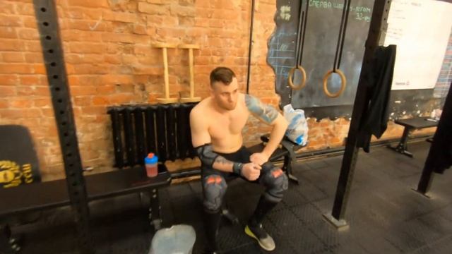 ТОЛЧОК ШТАНГИ ОДНОЙ РУКОЙ 95 КГ/1 ВЫПУСК НА КАНАЛЕ смотреть онлайн