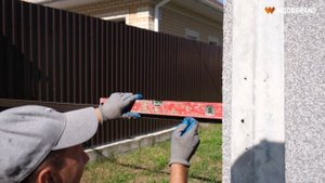 Монтаж заборной доски ДПК на объекте у клиента WOODGRAND. Забор - шахматка со всеми нюансами.