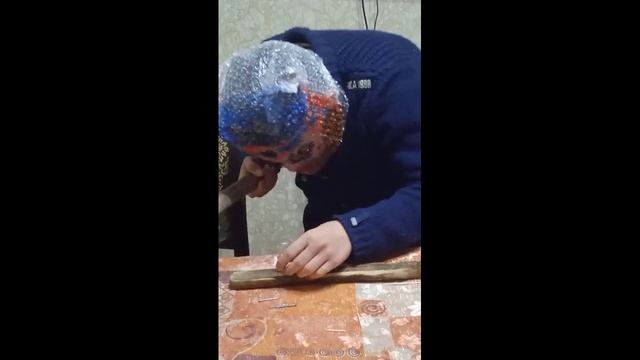 ВБИВАЮ ГВОЗДЬ ЛОЖКОЙ! | ВОЗМОЖНО ЛИ ВБИТЬ ЗУБОЧИСТКУ В ДОСКУ? смотреть онлайн