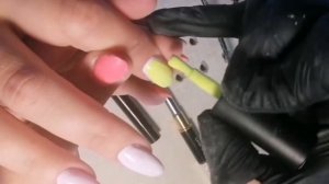 Яркий маникюр, покрытие под кутикулу, неоновый гель лак, укрепление ногтей, коррекция