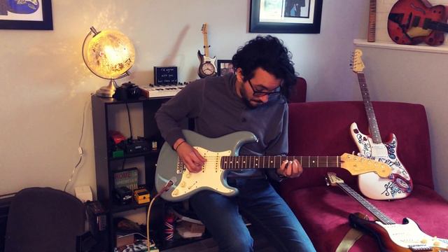 Fender American Original 60s Stratocaster VS American Professional Strat. Which one to buy? смотреть онлайн