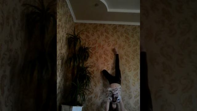 Все мои стойки на руках ??☺ смотреть онлайн