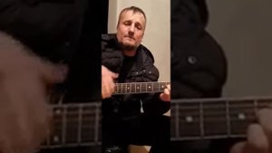 На топчане